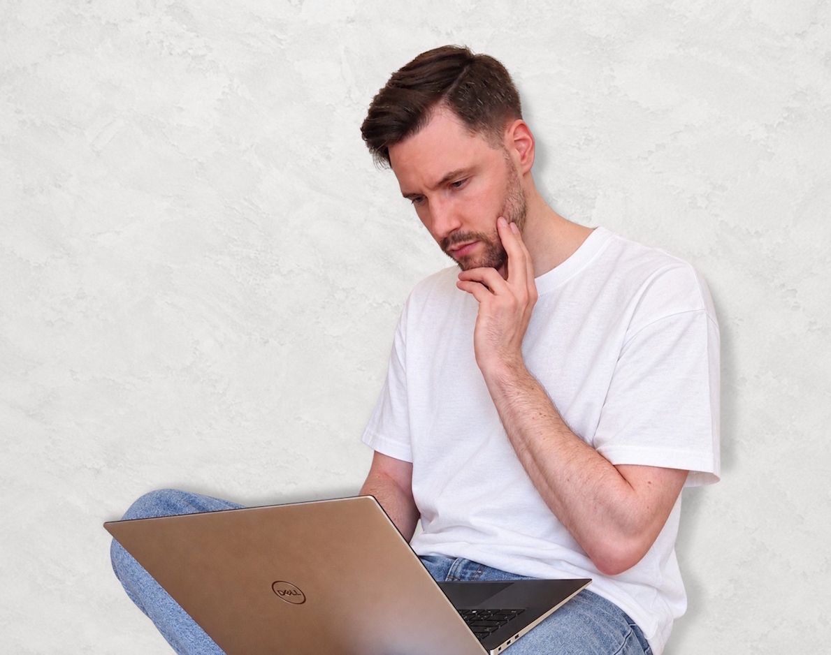 Pascal Pausch mit Laptop