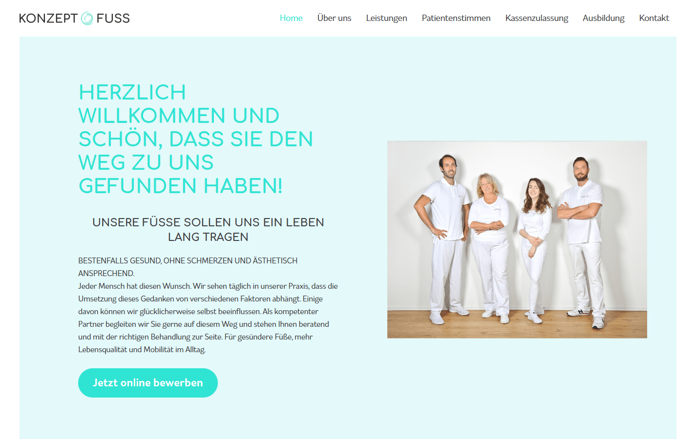 Willkommensbereich der Praxiswebsite Konzept Fuss mit Einführungstext und Teamfoto